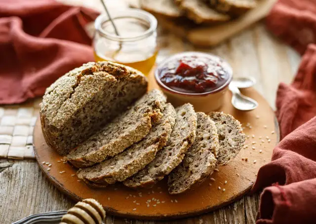 Czy chleb gryczany jest zdrowy? Odkryj jego niespodziewane korzyści