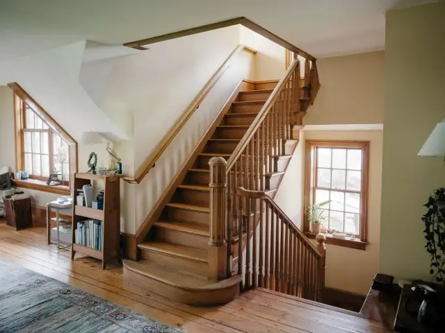 Ile drewna na schody? Oblicz dokładnie potrzebną ilość materiału