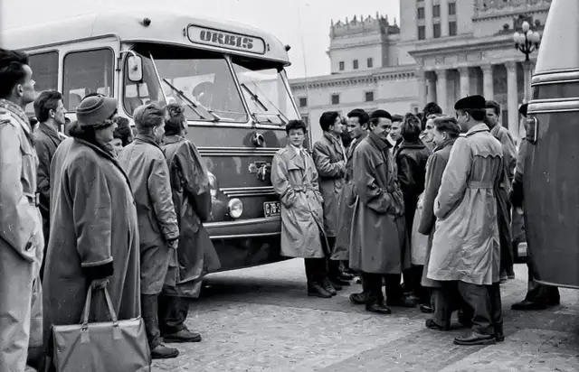 Wyjście z koszar: Jak wyglądało w PRL-u? Zaskakujące fakty i mity epoki