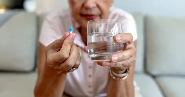 Jakie witaminy zażywać po 65 roku życia, aby uniknąć niedoborów?