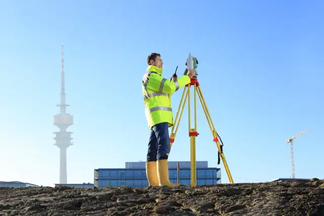 Geodeta: Kim jest, co robi i kiedy go potrzebujesz?