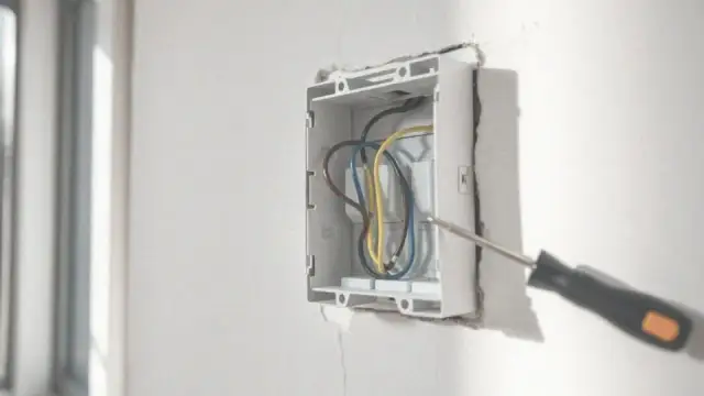 Jak podłączyć kable do włącznika światła - uniknij niebezpieczeństw i błędów