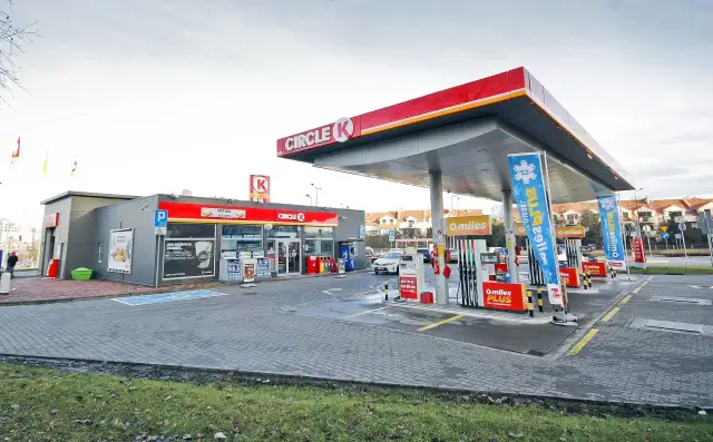 Gdzie najlepiej tankować benzynę, aby zaoszczędzić na paliwie?