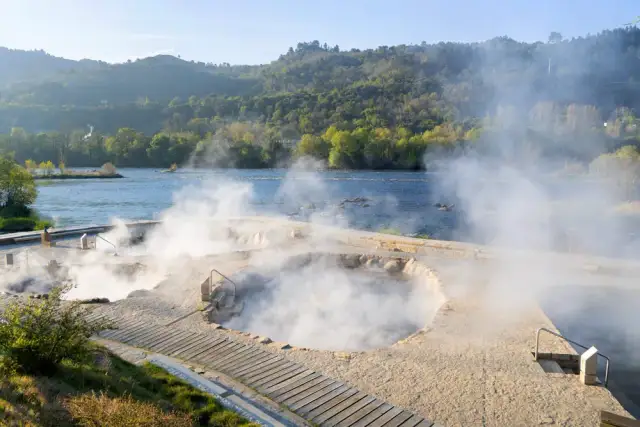 Balnearios en Ourense: ¿Gratis o de pago? Guía completa y comparativa