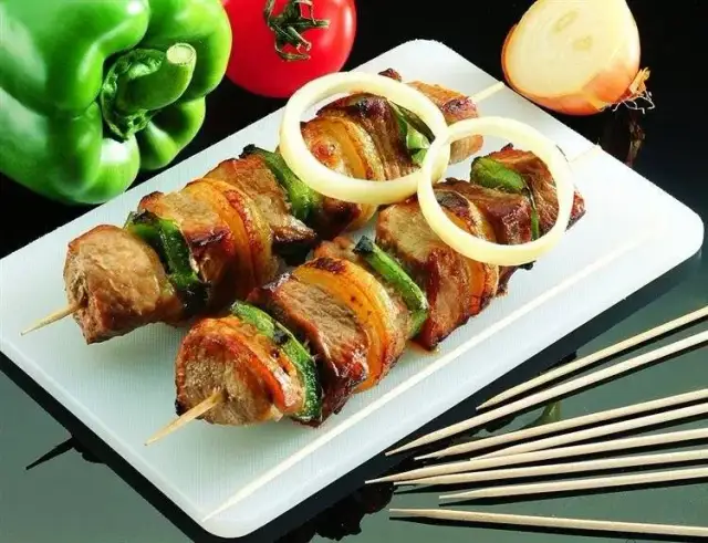 Czym zastąpić patyczki do szaszłyków? Ekologiczne i praktyczne alternatywy