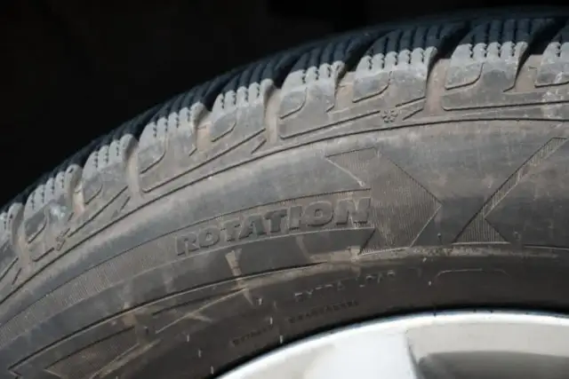 Jak założyć opony w dobrym kierunku, aby uniknąć niebezpieczeństwa