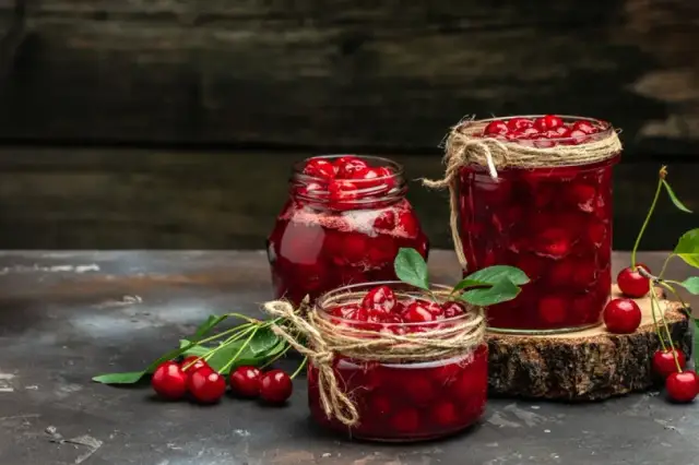 Jak przechować wiśnie z nalewki, by nie straciły smaku i świeżości