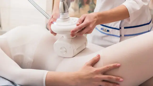 Gładka skóra w ciąży? Bezpieczne sposoby na cellulit dla mam