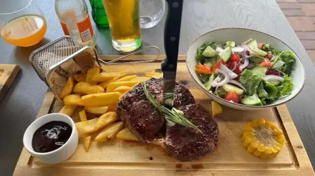 Dźwirzyno: Gdzie zjeść? Przewodnik po najlepszych restauracjach i smakach