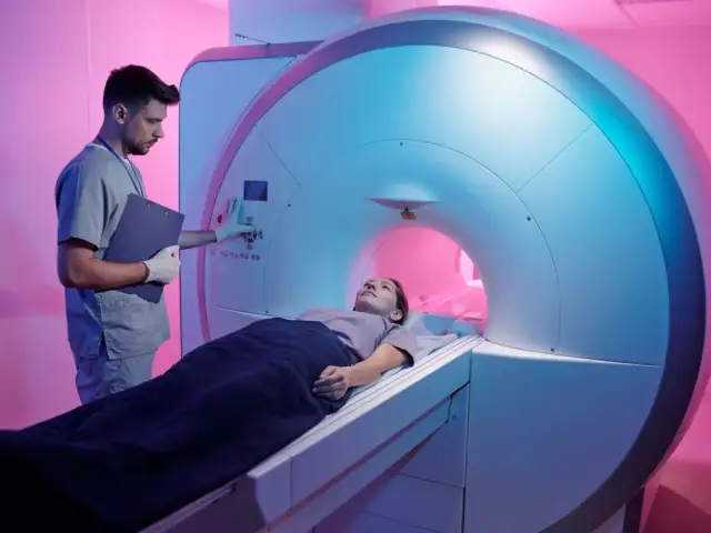 Rezonans z kontrastem: skutki uboczne, bezpieczeństwo i nerki