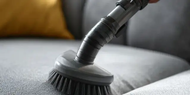 Jak wyczyścić kanapę parownicą? Poradnik krok po kroku