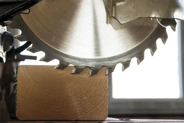 Comment utiliser une scie circulaire en toute sécurité et efficacement