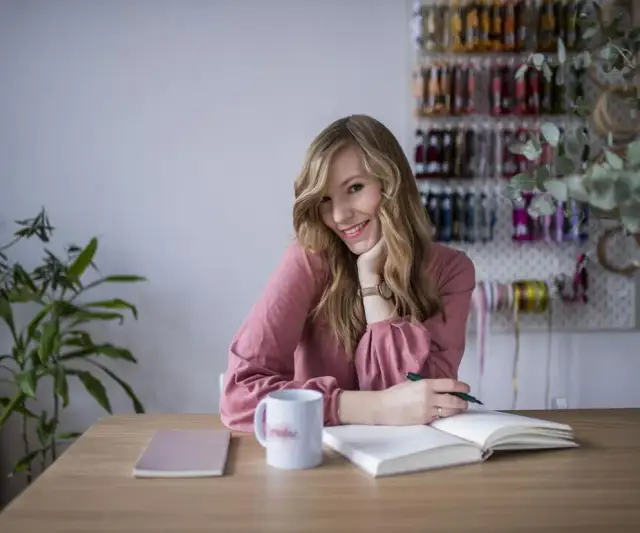 Kto może prowadzić warsztaty rękodzieła? Kluczowe umiejętności i wymagania