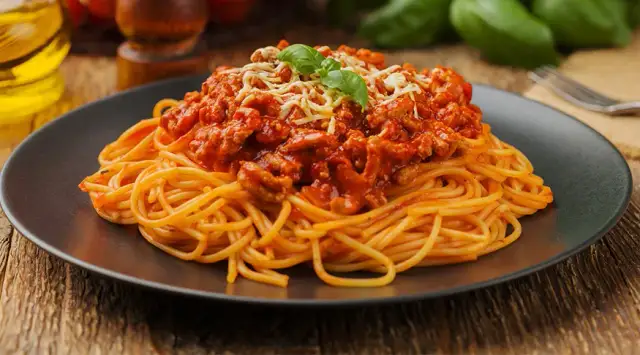 Idealny sos pomidorowy do spaghetti: przepis krok po kroku