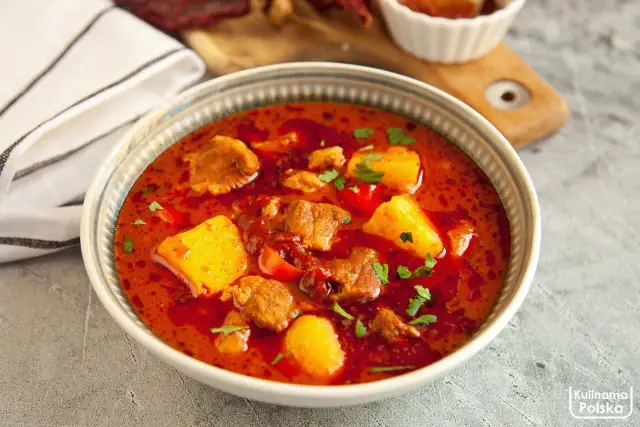 Idealna zupa gulaszowa? Poznaj przepis i uniknij błędów!