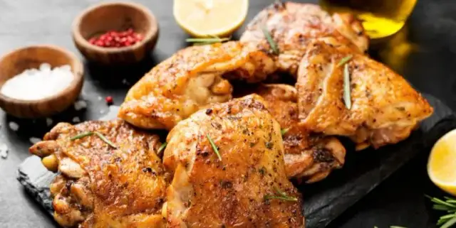 Jak długo gotować udko z kurczaka, aby było idealnie soczyste?