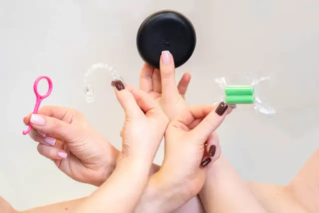 Zakładanie aparatu ortodontycznego: Bezbolesny przewodnik krok po kroku