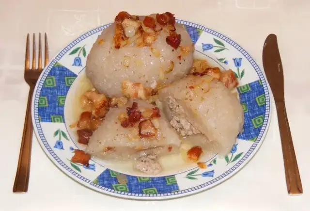 Gdzie zjeść kartacze? Najlepsze restauracje na Suwalszczyźnie