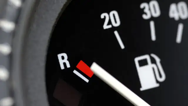 Yaris: Pojemność baku (36-50L), zasięg, rezerwa. Czy 1000 km?