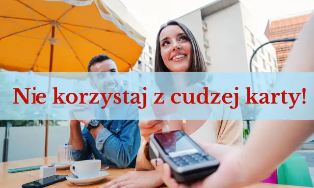 Użycie cudzej karty grozi konsekwencjami prawnymi. Na zdjęciu ludzie przy stoliku, jeden płaci kartą.