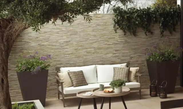 Jak wykorzystać płytki ceramiczne w ogrodzie: 7 pomysłów i porad