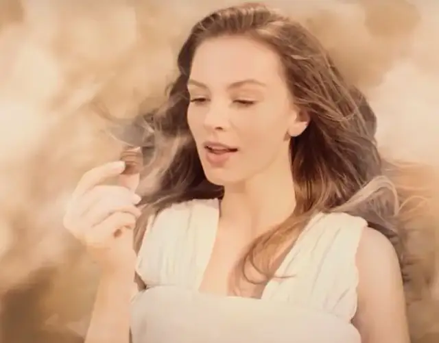 Kto śpiewa w reklamie Kinder Bueno? Odkryj tajemniczy utwór!