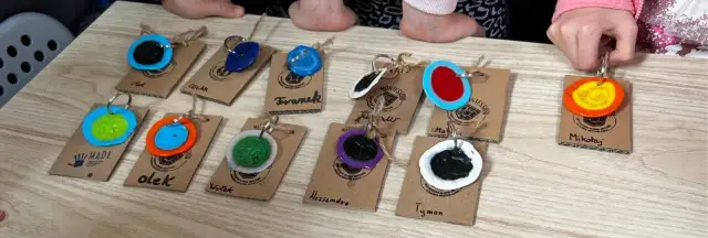 Nakrętki od butelek: co robić? Segregacja, zbiórki, DIY