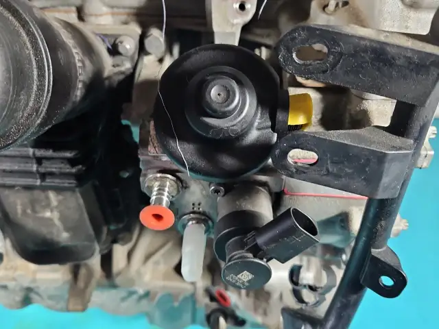 Gdzie jest pompa paliwa Toyota RAV4? Lokalizacja i objawy awarii