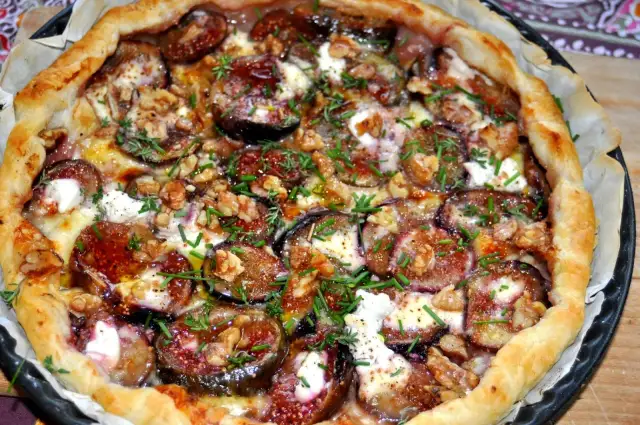 Jak przygotować pyszną tartę z figami i kozim serem w prosty sposób