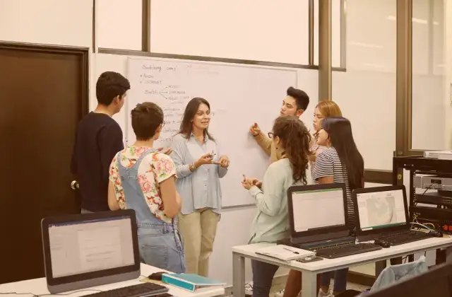 Czy słuchacz szkoły policealnej ma status ucznia? Sprawdź ważne informacje