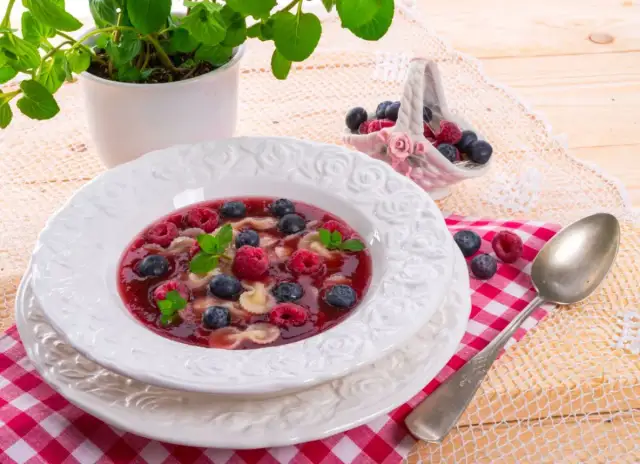 Jak się robi zupę owocową - prosty przepis na orzeźwiający smak