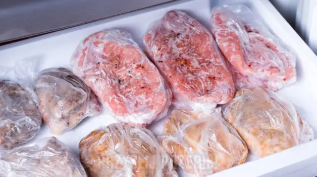 Mrożenie mięsa: Jak długo bezpiecznie? Ekspert radzi, uniknij błędów!