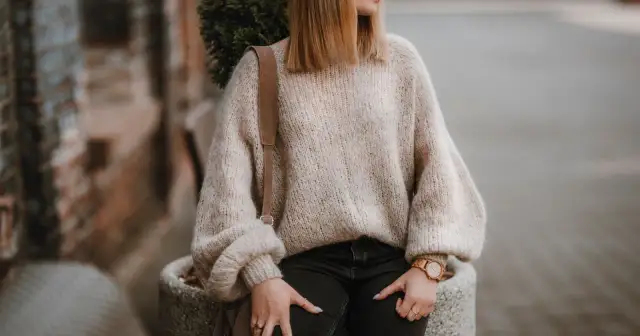 Jaka włóczka na sweter? Wybierz najlepszą dla ciepła i komfortu