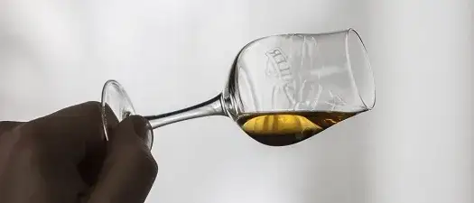 Jak degustować whisky – odkryj sekrety pełni smaku i aromatu