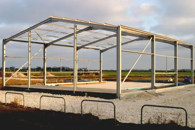 Monter konstrukcji stalowych: Ile zarobisz? Jak nim zostać?