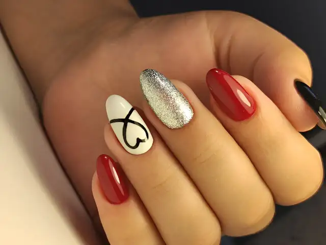 Lakier do włosów: aplikuj jak pro! Trwała fryzura bez sklejania