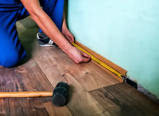 Dlaczego panele podłogowe się rozchodzą? Oto najczęstsze przyczyny i rozwiązania