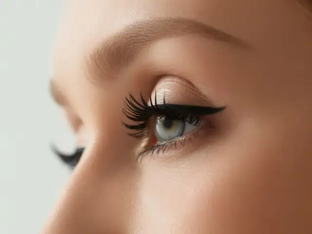 Jakie rzęsy wybrać? Kompletny poradnik dla perfekcyjnego spojrzenia