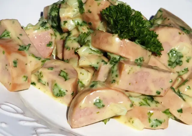 Recette facile de salade de cervelas lyonnaise pour un repas savoureux