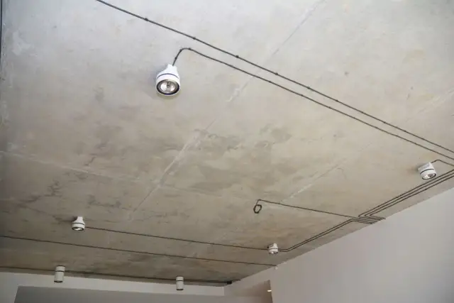 Instalacja elektryczna natynkowa - bez kucia, z efektem WOW