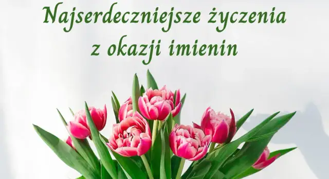 Piękne, różowe tulipany z zielonymi liśćmi. Napis "Najserdeczniejsze życzenia z okazji imienin" idealnie nadaje się na krótkie życzenia imieninowe dla dzieci.