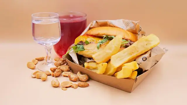 Czego nie jeść aby mieć ładną cerę? Unikaj tych produktów!