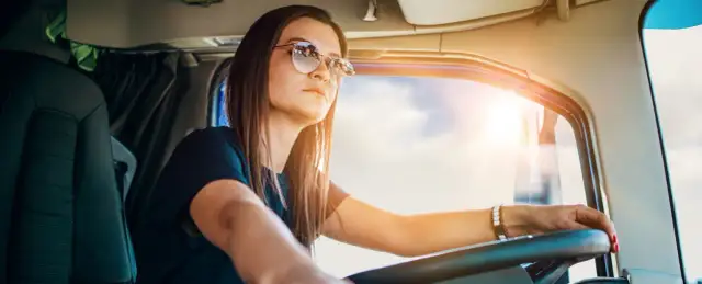 Idealne prezenty dla kierowcy tira, które zaskoczą i ułatwią życie