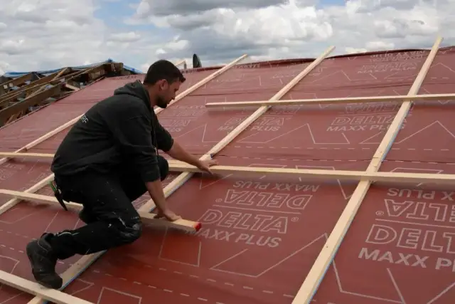 Deska na dachu - jak wybrać najlepsze materiały i uniknąć kosztów