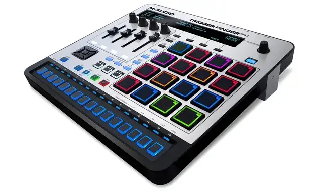 Muzyka elektroniczna: Jaki sprzęt na start? Uniknij błędów!