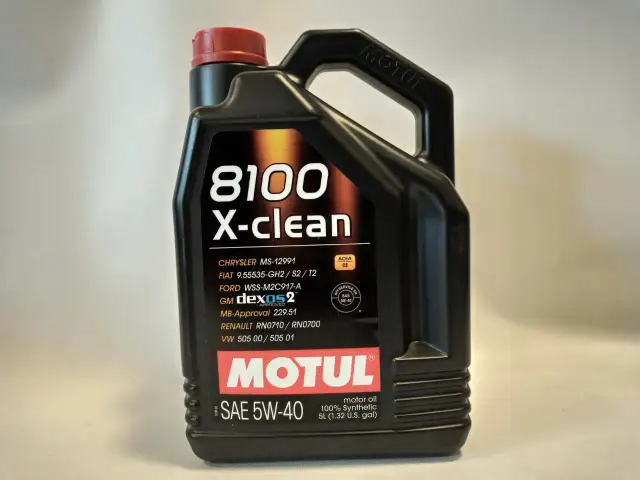 Motul 8100 X-Clean C3 5W40 - Klucz do długowieczności silnika