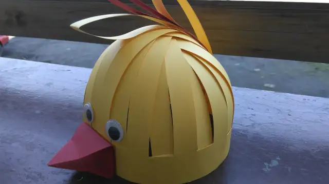 Jak zrobić strój kurczaka dla dziecka - łatwe kroki i porady