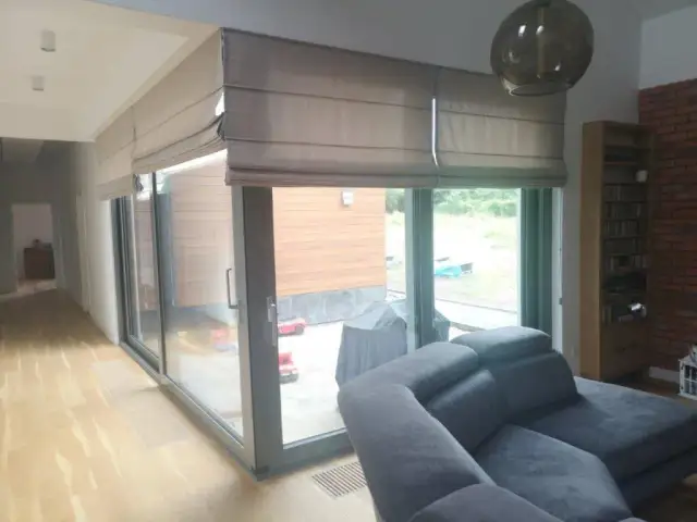 Jaki kolor rolet chroni przed słońcem i skutecznie chłodzi wnętrze