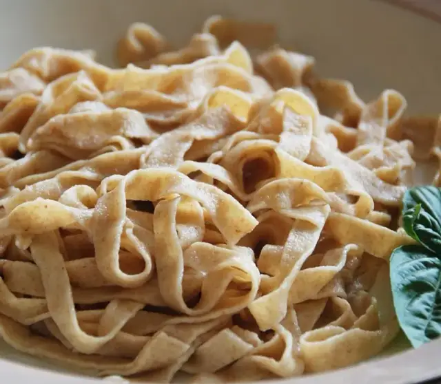 Jak ugotować makaron ryżowy idealnie - uniknij sklejania i błędów