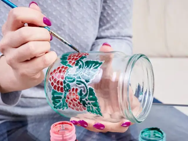 Farby akrylowe: maluj na wszystkim! Praktyczny przewodnik